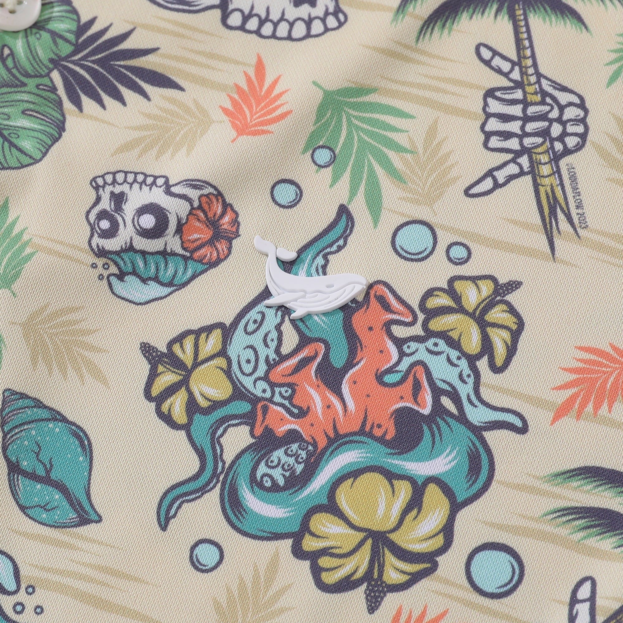 Polo de manga corta vintage hawaiano de los años 90 con calavera tropical salvaje hawaiana para hombre