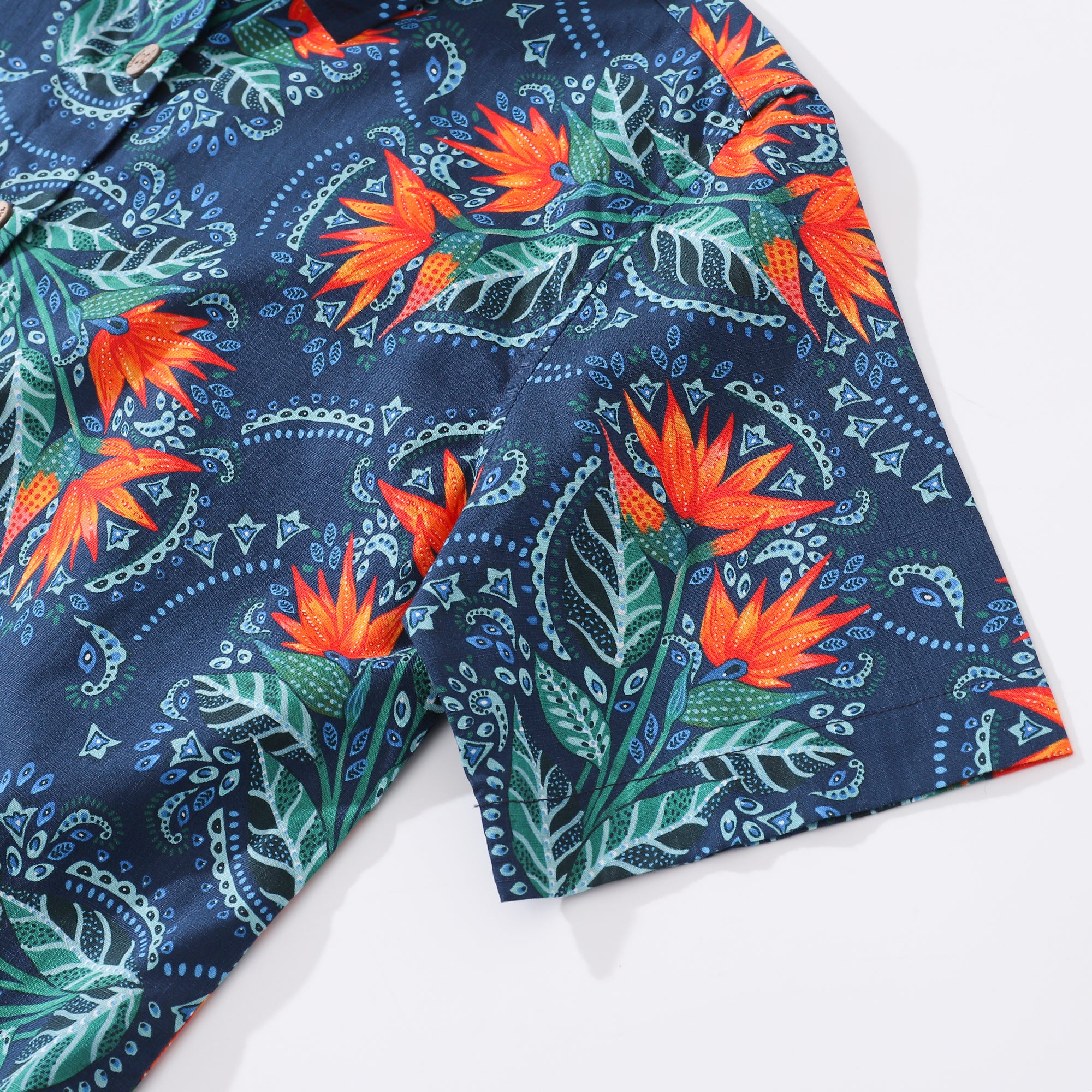 Camicia hawaiana da donna Birds of Paradise di Fizah Malik in cotone con stampa abbottonata a maniche corte