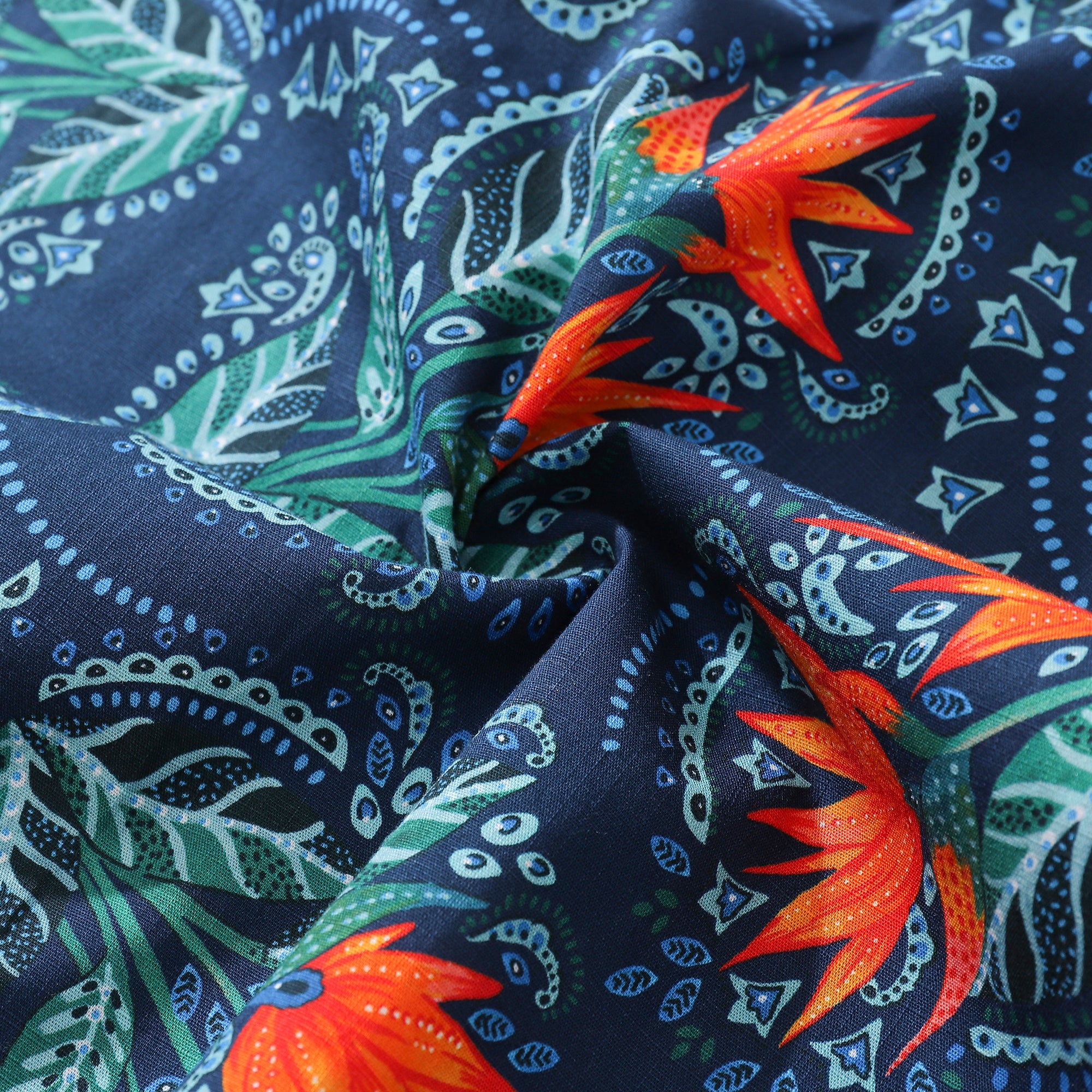 Camisa hawaiana de mujer con estampado de pájaros del paraíso de Fizah Malik de algodón con botones y manga corta